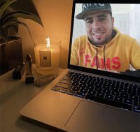 Une photo d’un participant qui veut faire connaissance et se marier